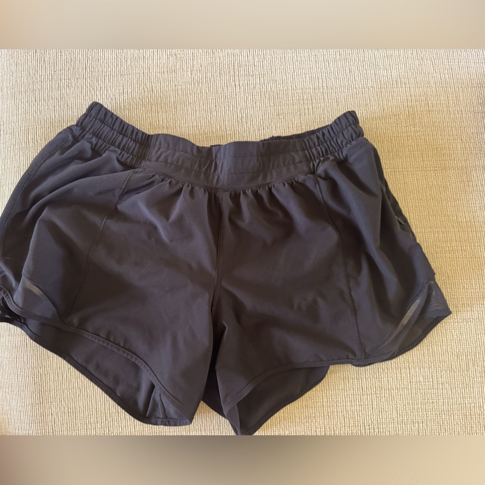 Lululemon Hotty Hot Low-Rise Lined Short 4", Black, size 10